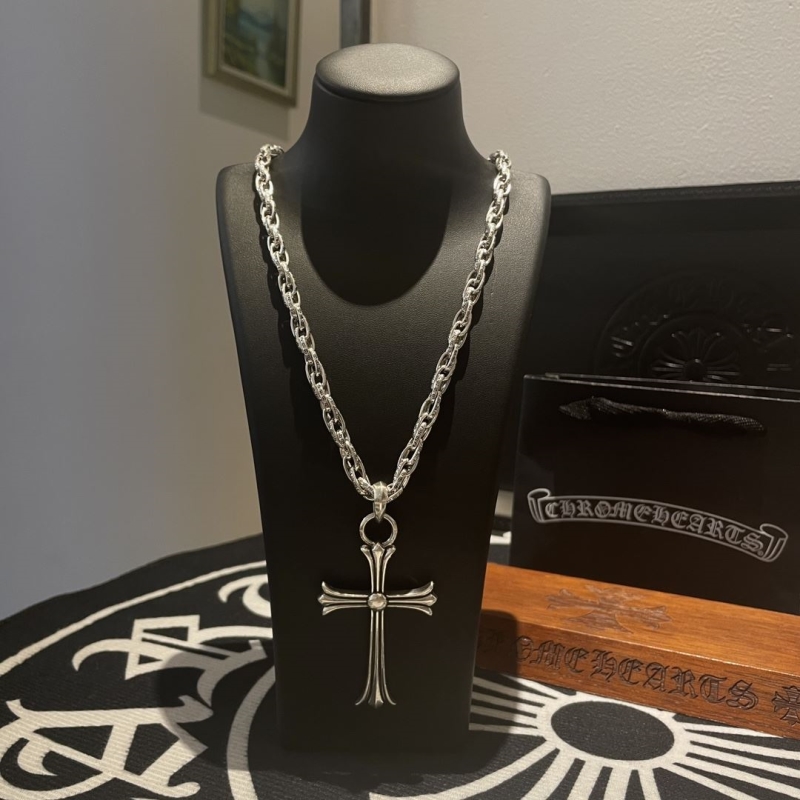 Ch**me He**ts necklaces